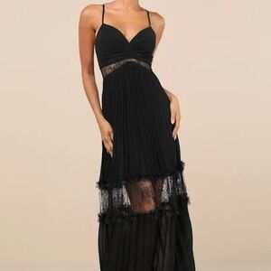 Lulu's Black Sleeveless Sweetheart Maxi Dress